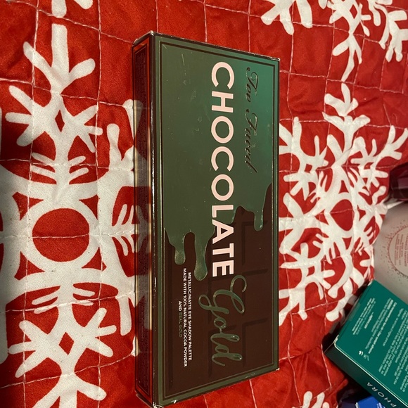 Too faced chocolate gold palette!! - Picture 1 of 4